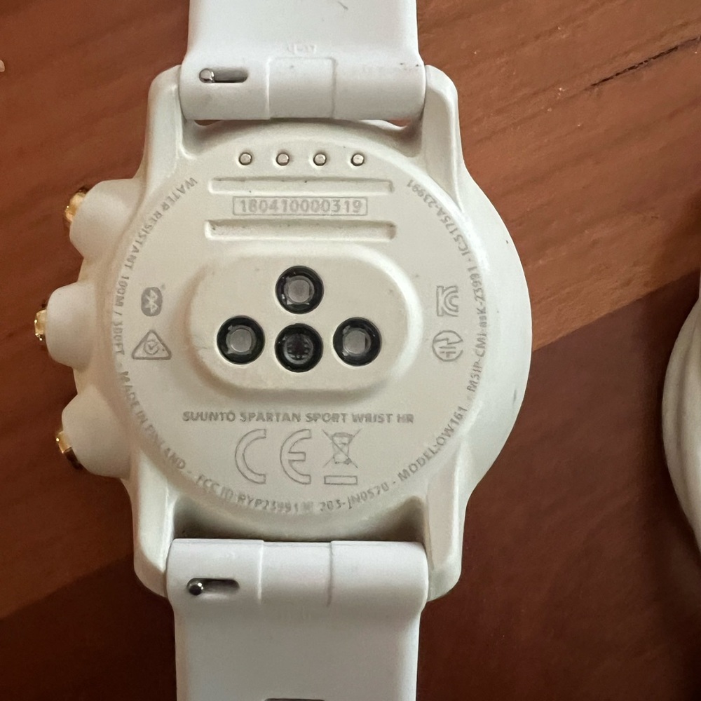 Suunto White Smartwatch with Advanced Fitness Tracking - Picture 3 of 5